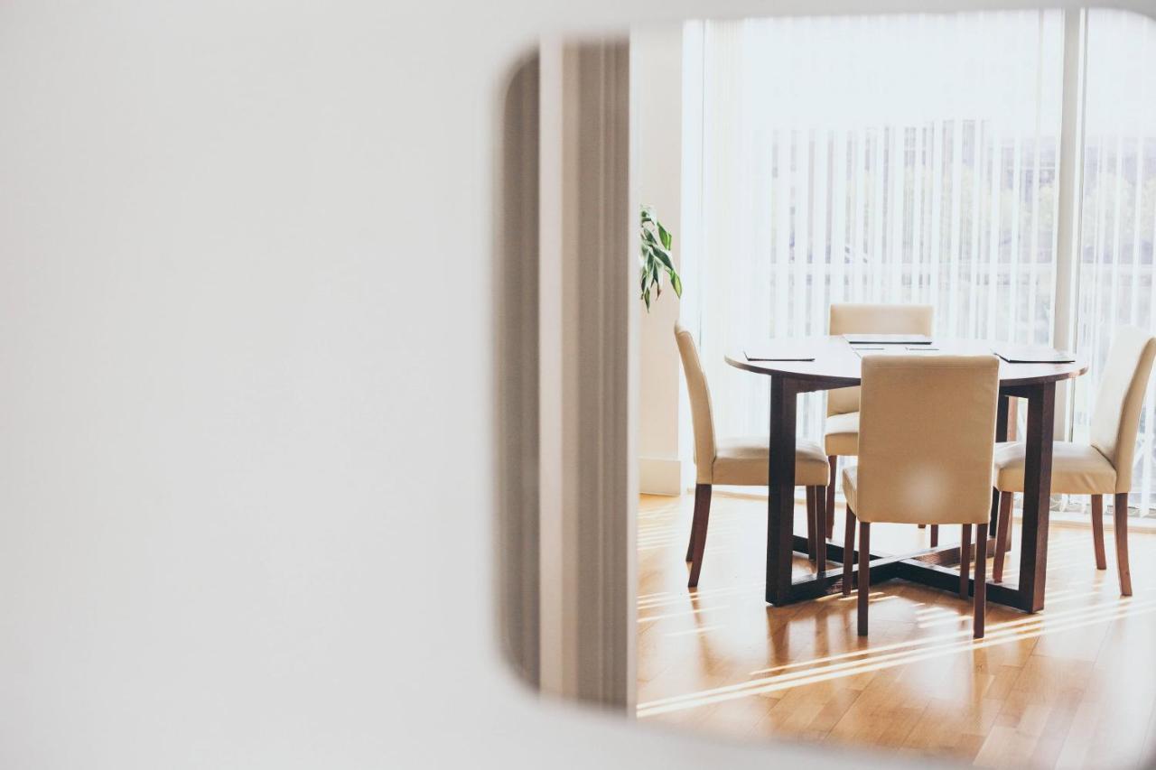 Serviced Apartment In Liverpool City Centre - Free Parking - Balcony - By Happy Days Bagian luar foto