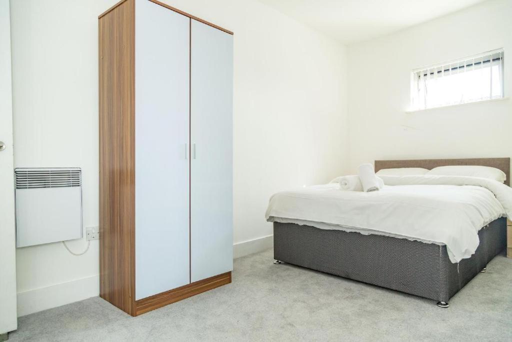 Serviced Apartment In Liverpool City Centre - Free Parking - Balcony - By Happy Days Bagian luar foto