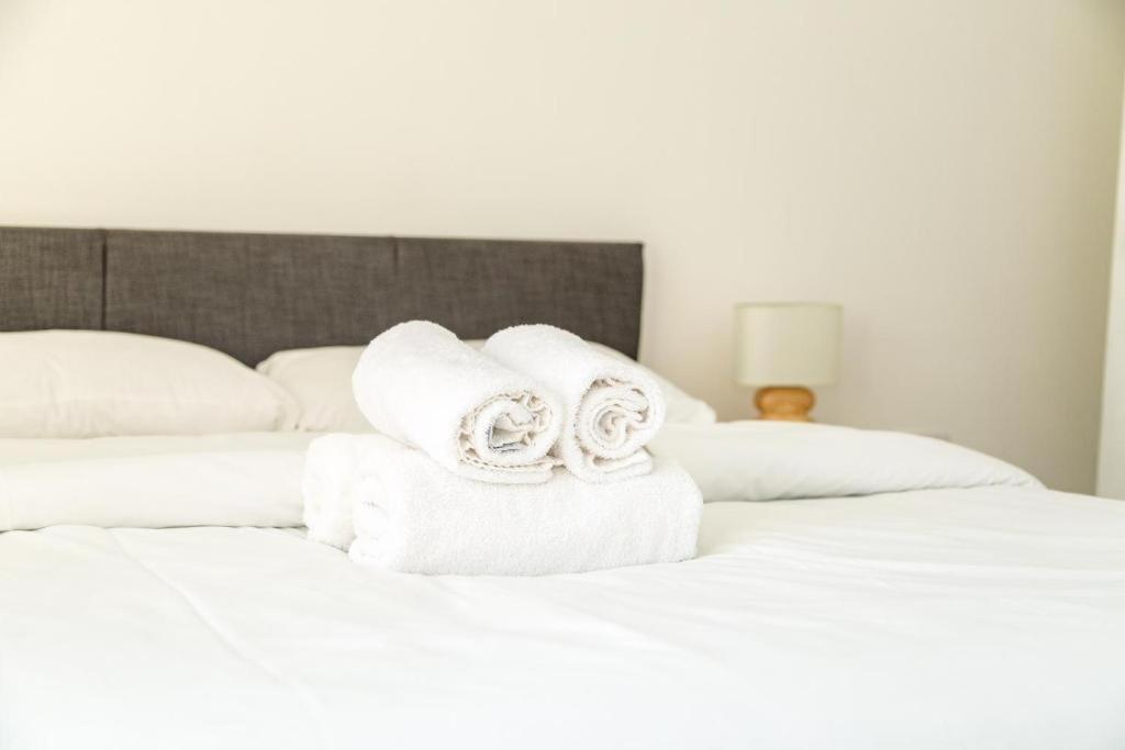 Serviced Apartment In Liverpool City Centre - Free Parking - Balcony - By Happy Days Bagian luar foto