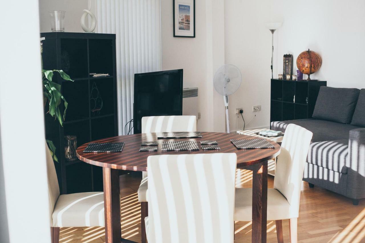 Serviced Apartment In Liverpool City Centre - Free Parking - Balcony - By Happy Days Bagian luar foto