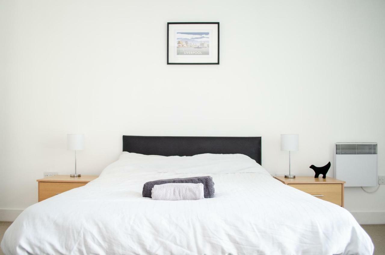 Serviced Apartment In Liverpool City Centre - Free Parking - Balcony - By Happy Days Bagian luar foto
