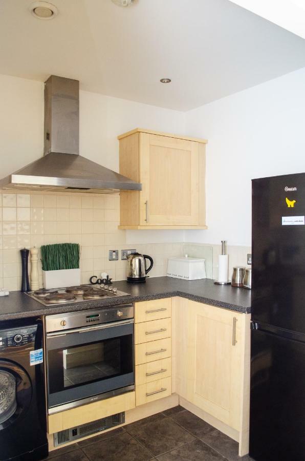 Serviced Apartment In Liverpool City Centre - Free Parking - Balcony - By Happy Days Bagian luar foto