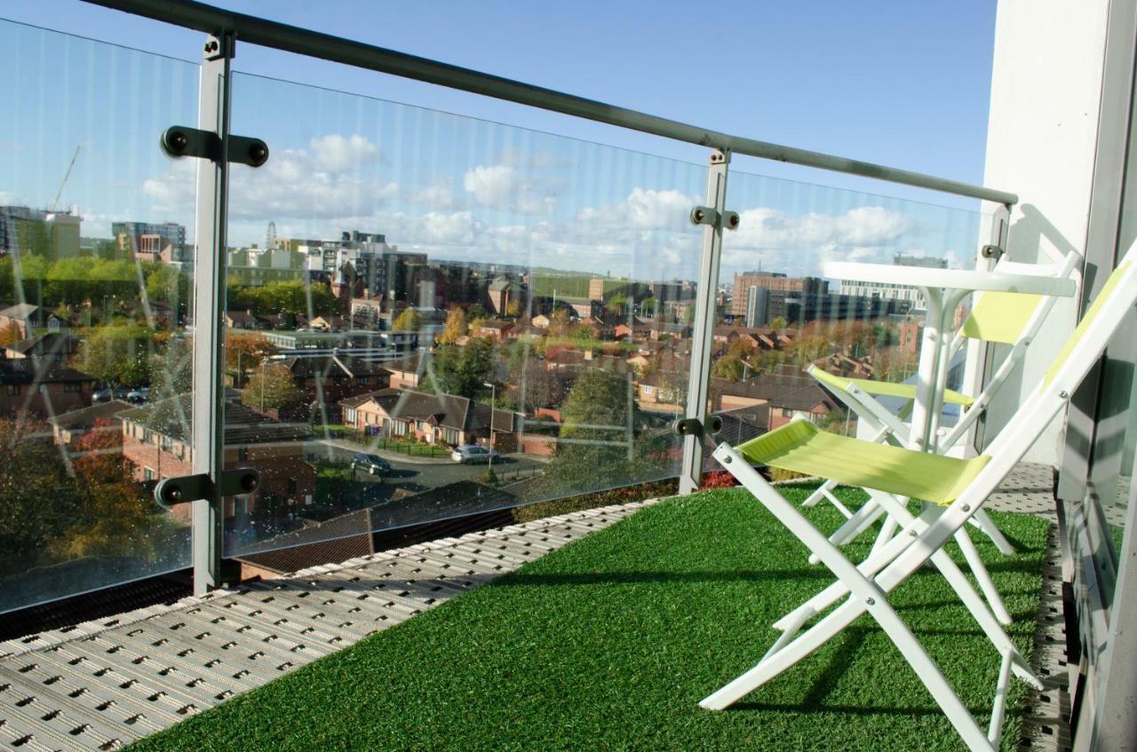 Serviced Apartment In Liverpool City Centre - Free Parking - Balcony - By Happy Days Bagian luar foto